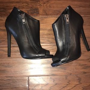 black leather and zipper Steve madden booties